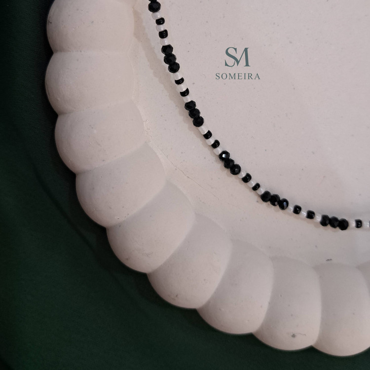 گردنبند سفید مشکی