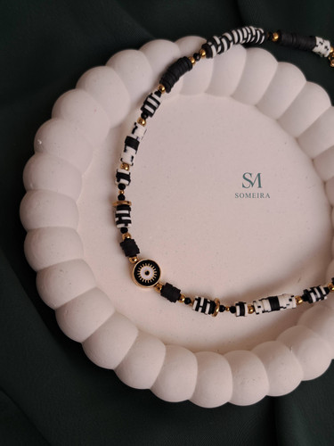 گردنبند سفید مشکی