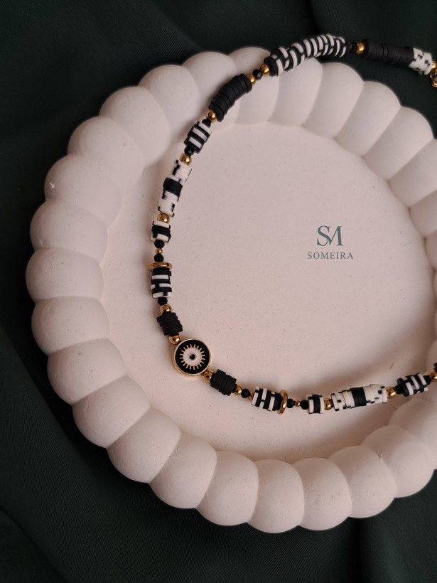 گردنبند سفید مشکی